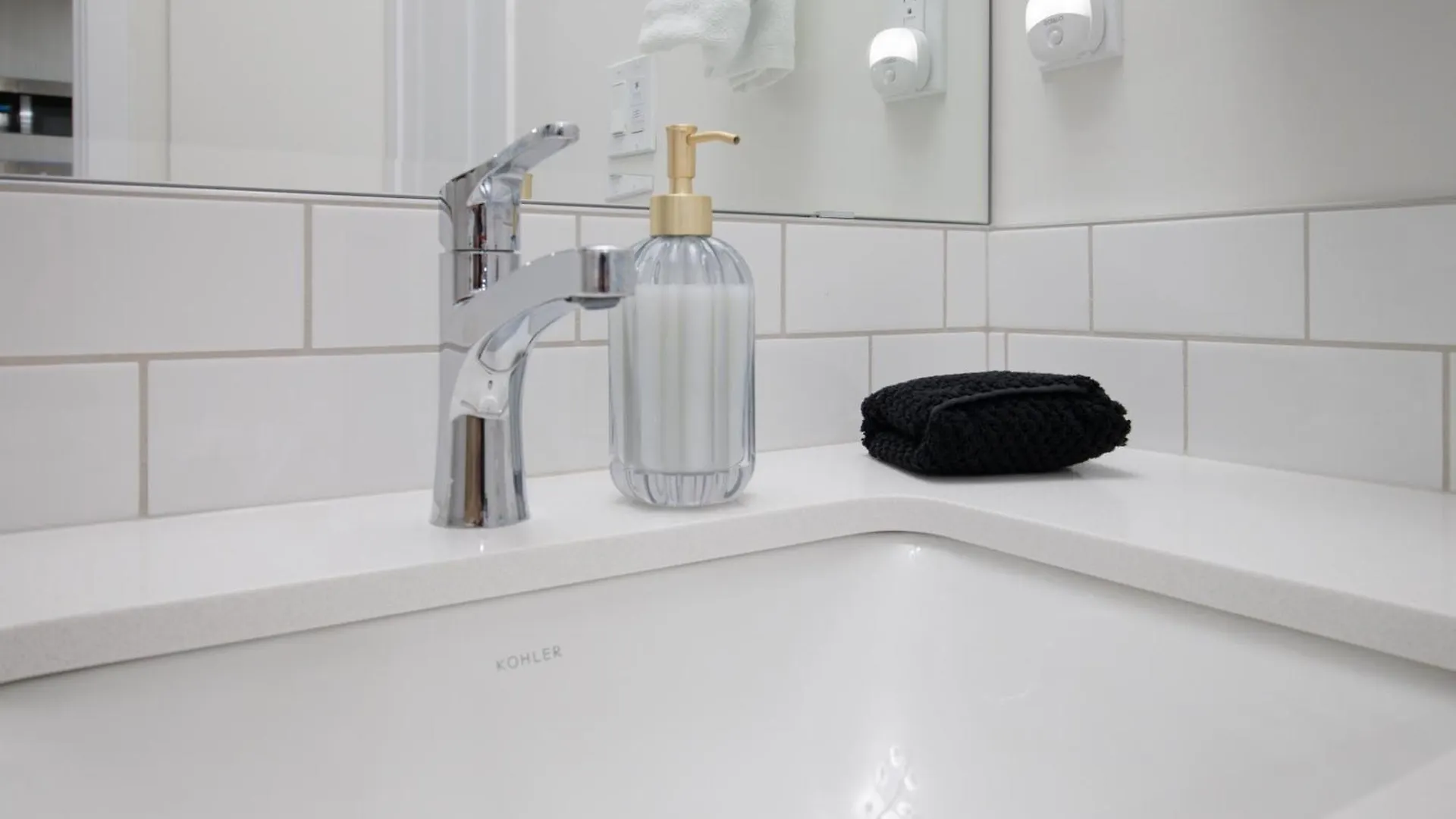 Trendy & Spacious Sleeps 9 Ac Db Garage Edmonton Villa