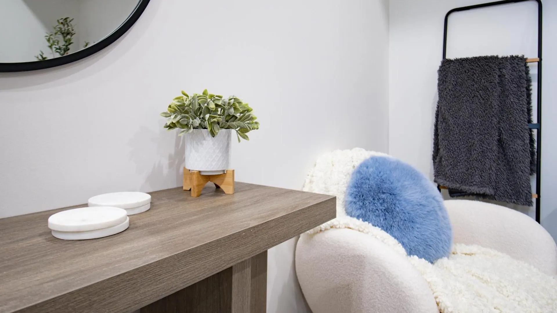 Trendy & Spacious Sleeps 9 Ac Db Garage Edmonton