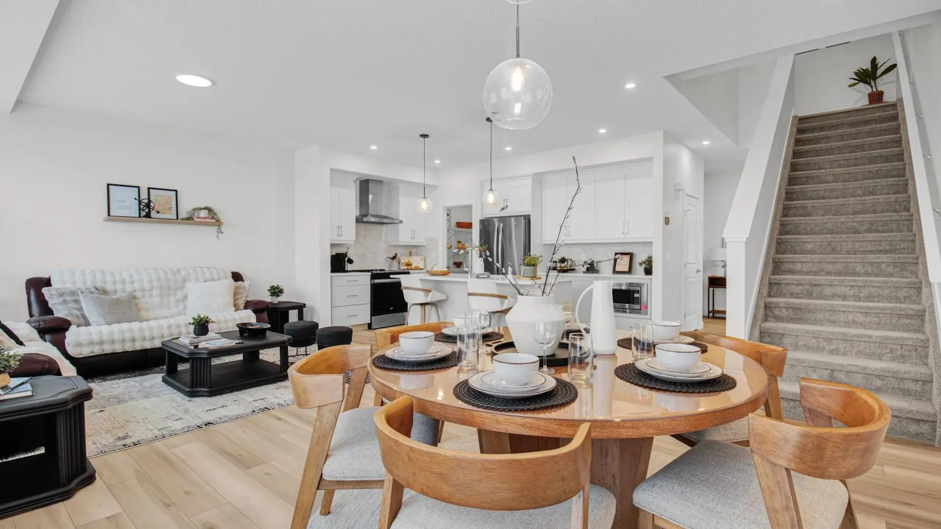 Villa Trendy & Spacious Sleeps 9 Ac Db Garage Edmonton