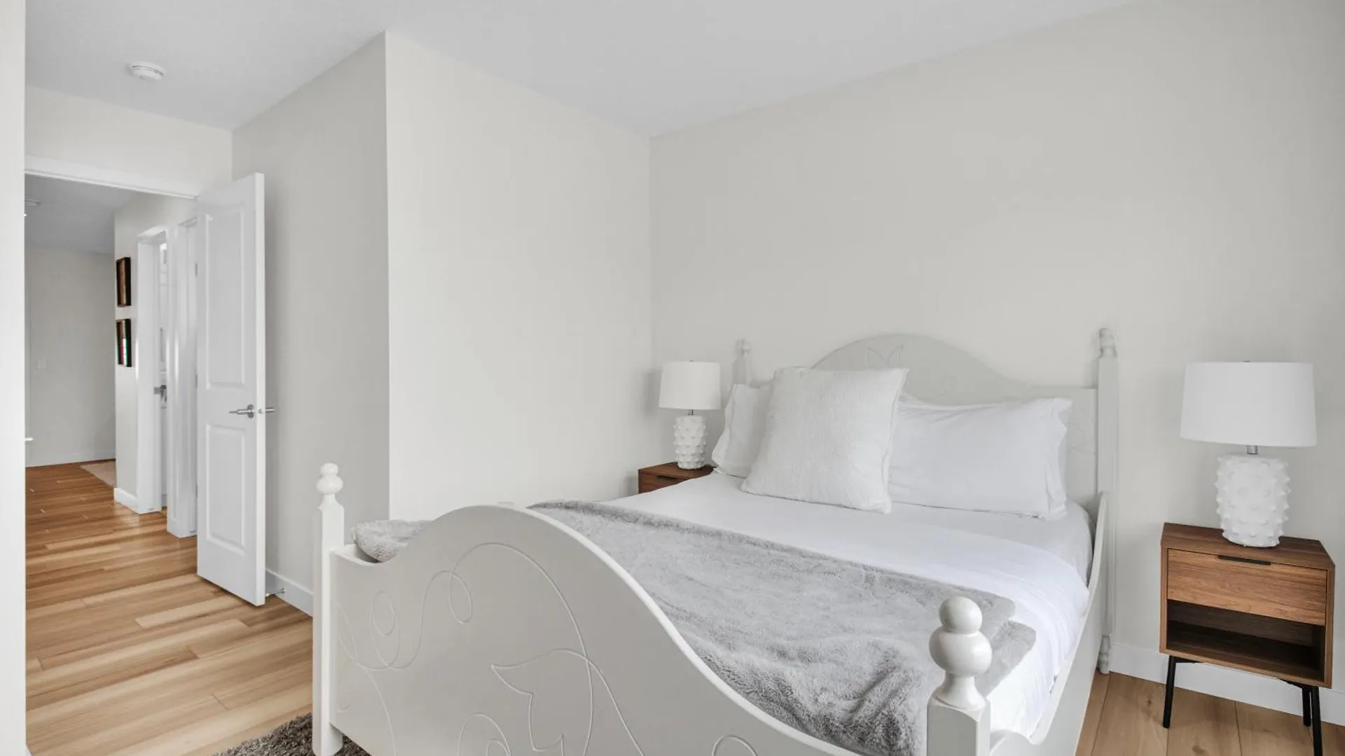 Trendy & Spacious Sleeps 9 Ac Db Garage Edmonton 0*,