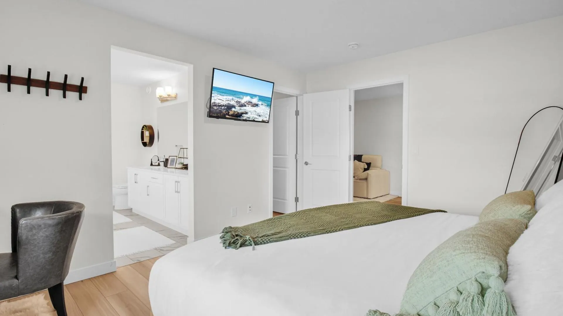 Trendy & Spacious Sleeps 9 Ac Db Garage Edmonton Canada