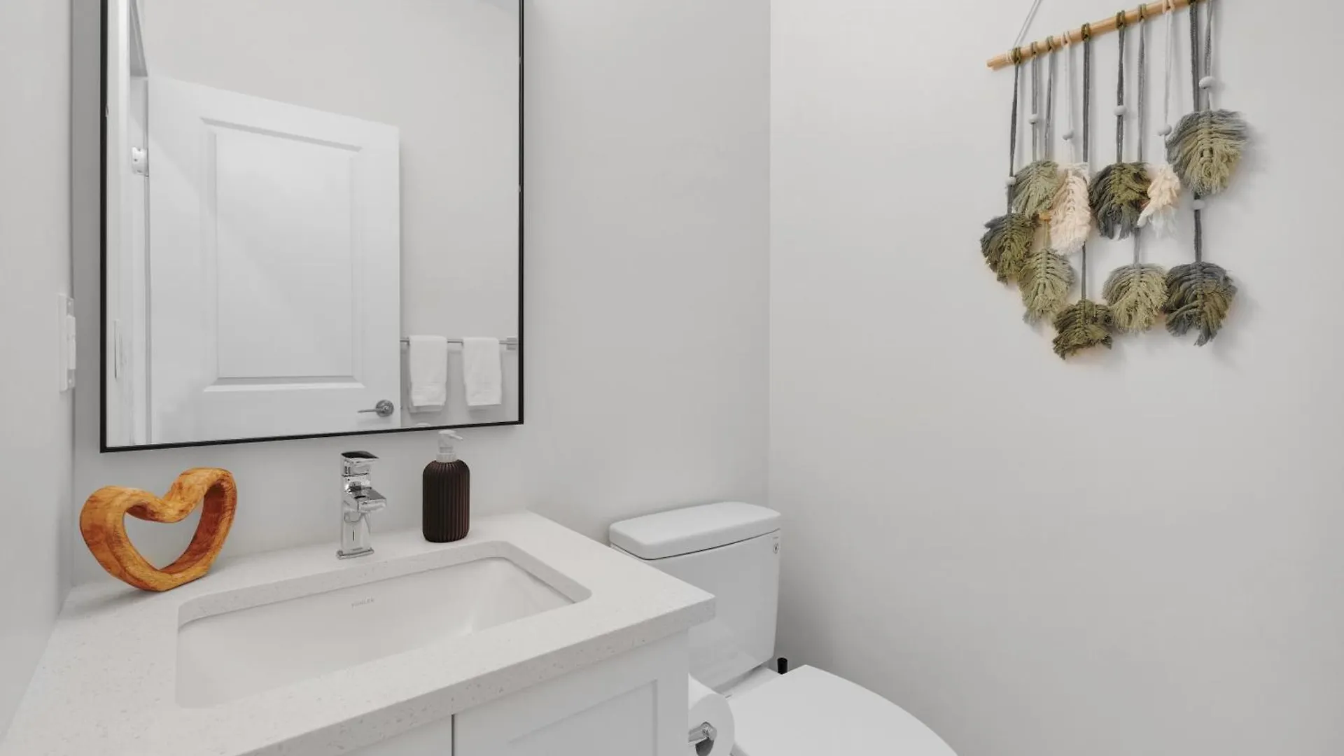 Trendy & Spacious Sleeps 9 Ac Db Garage Edmonton Villa