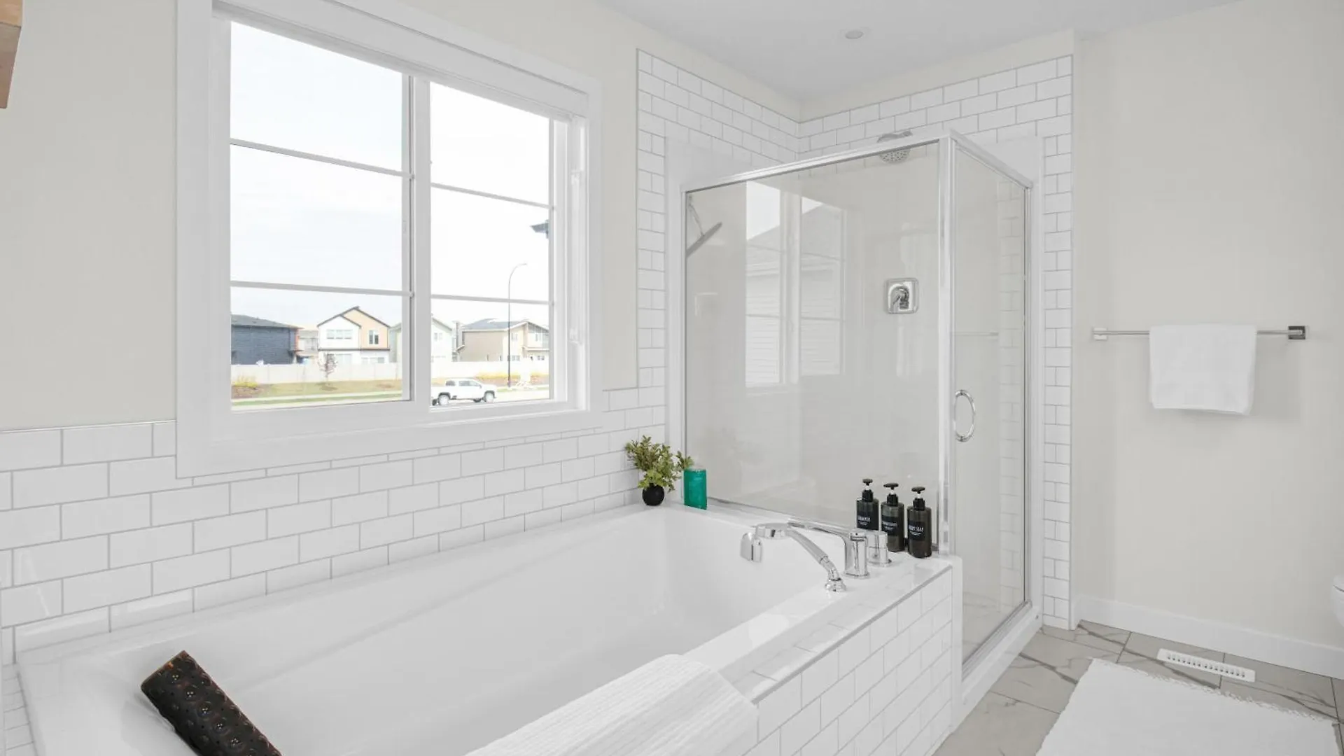 Villa Trendy & Spacious Sleeps 9 Ac Db Garage Edmonton