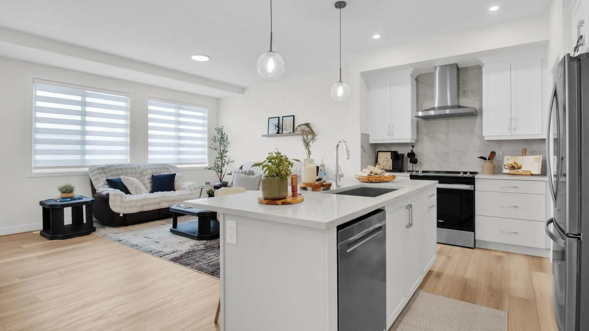 Trendy & Spacious Sleeps 9 Ac Db Garage Edmonton