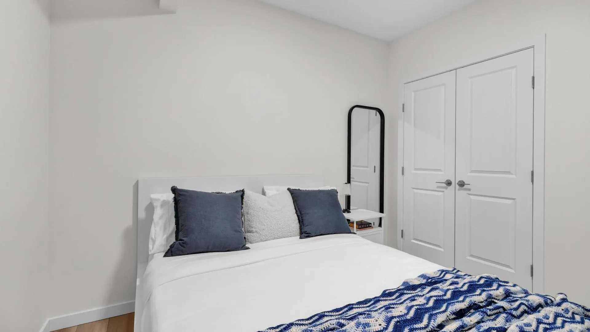 Trendy & Spacious Sleeps 9 Ac Db Garage Edmonton