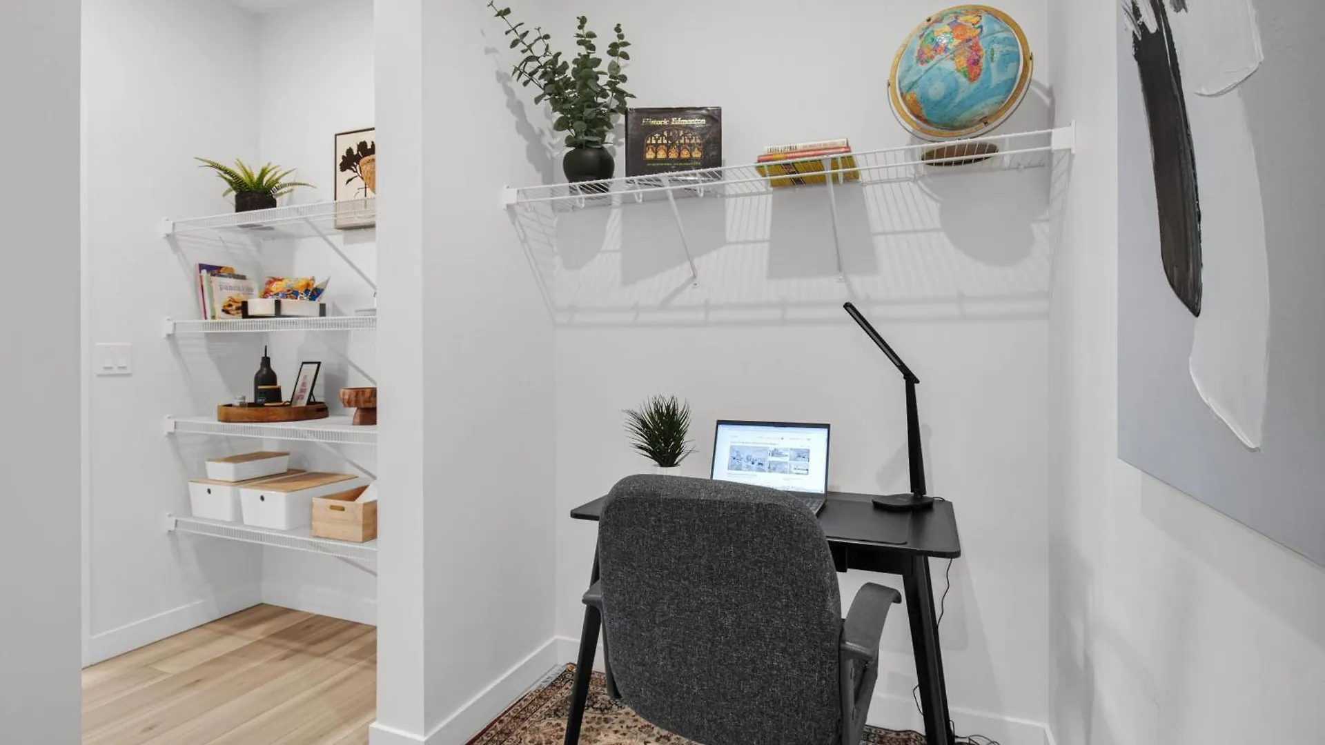 Trendy & Spacious Sleeps 9 Ac Db Garage Edmonton 0*,  Canada
